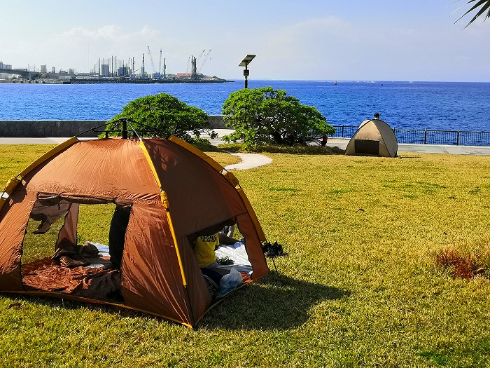 宜野湾マリーナ海浜公園でテント