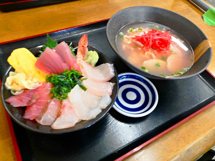 ぎのわんゆいマルシェ「Sushi house琉球」旨い丼-宜野湾市