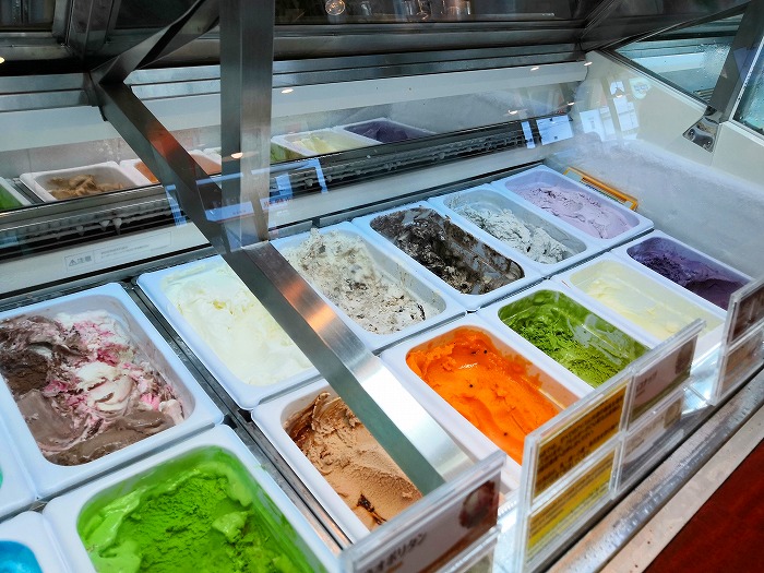 Ice-cream showcase of Blue Seal Makiminato flagship shop in Urasoe City.