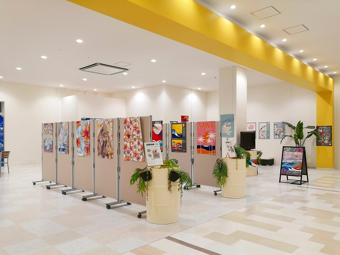 Iias Okinawa Toyosaki shopping street painting exhibition.