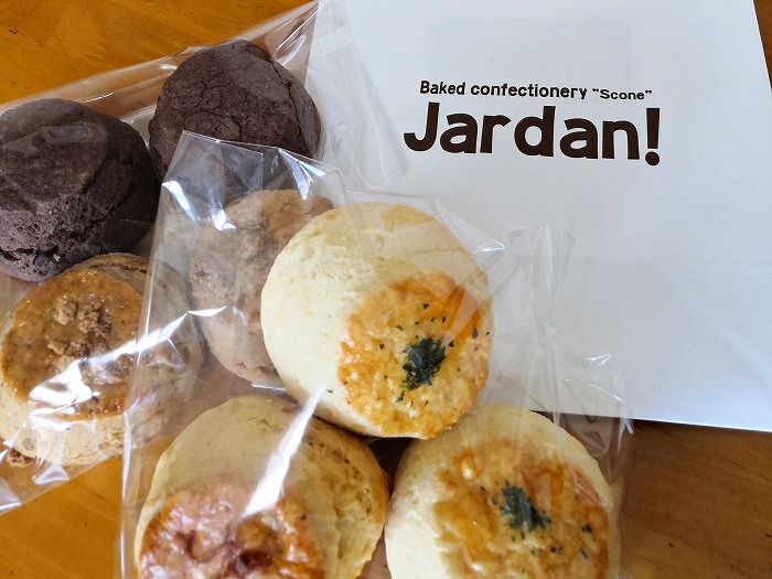 在宜野灣市大謝名的手工烤餅專賣店“Jardan!”的烤餅。