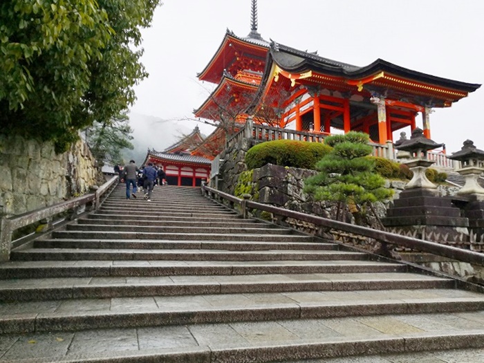 Kiyomizu-dera West Gate.