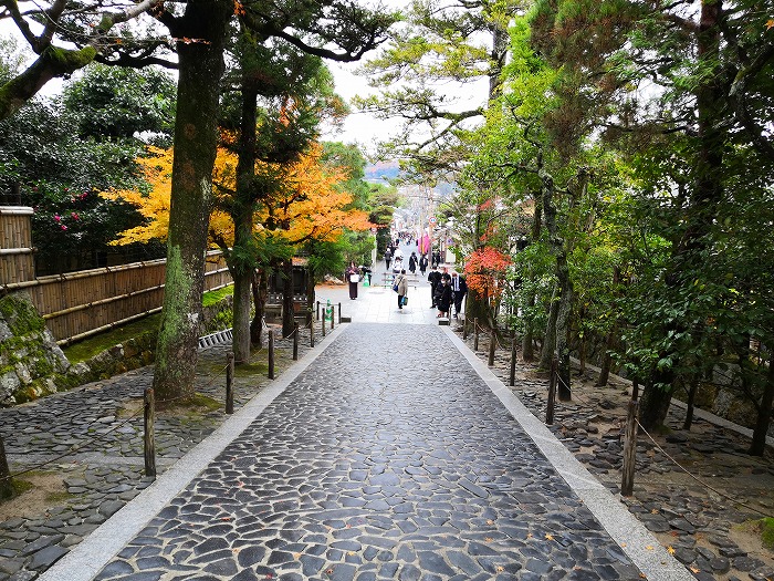 The view of the approach from the main gate of Ginkakuji.