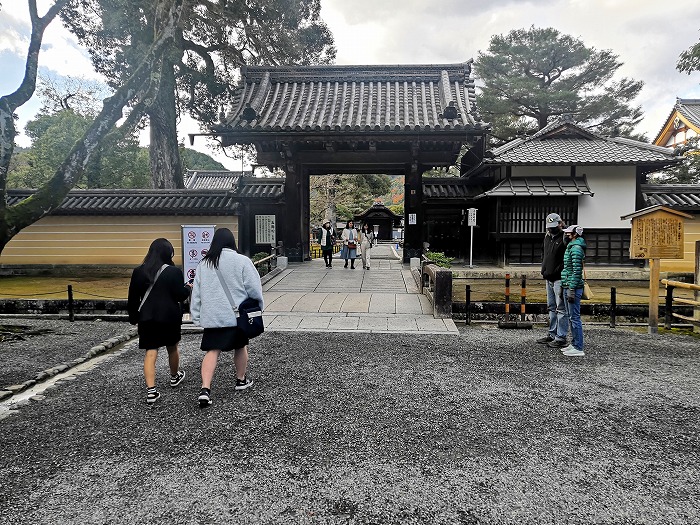 The main gate of Kinkakuji (Rokuonji).