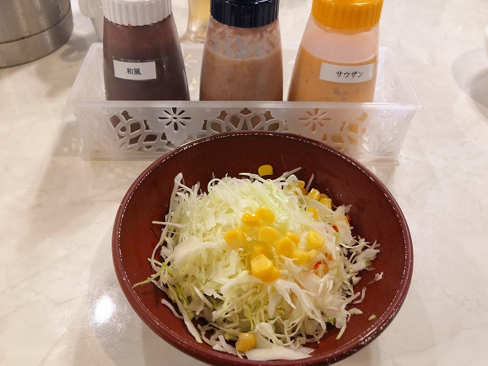 浦添市経塚ステーキ＆ハンバーグ「ジャイアントステーキ」のサラダ。
