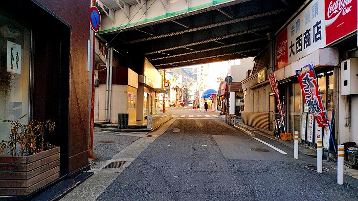 神戸 - 阪神電車 御影駅前