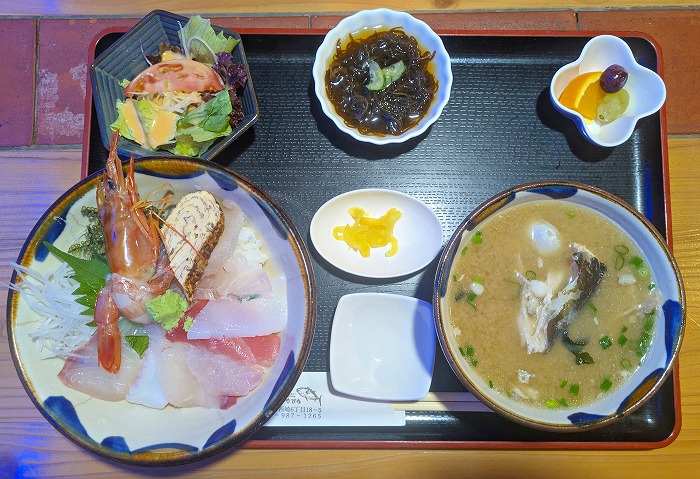 沖縄海鮮たらじさびら - 糸満市西崎