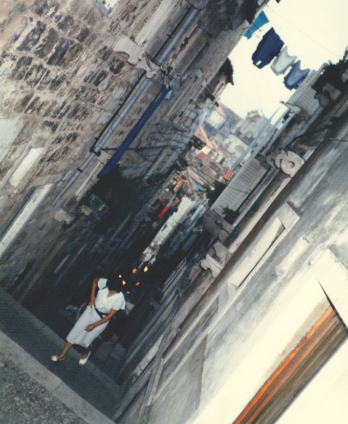 モンテネグロ アドリア海の要塞都市 ブドヴァ 旧ユーゴスラビアの坂道